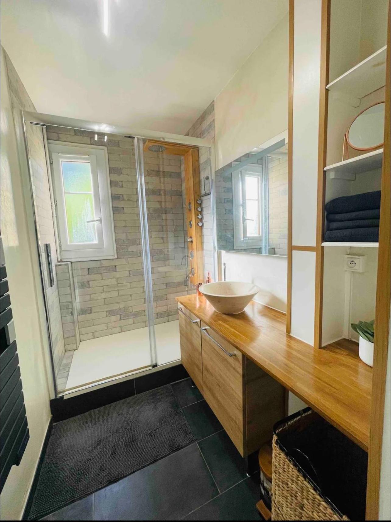 Modern 2 Bedroom Apartment Near Paris Metro, Giant Flat Screen Tv 85 Inches, Balcony, Free Parking Ivry-sur-Seine Eksteriør bilde